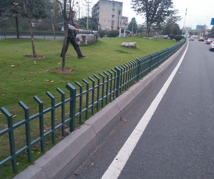 草坪护栏