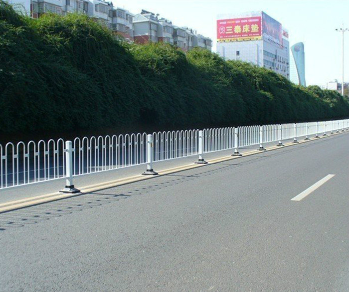 道路中心隔离护栏
