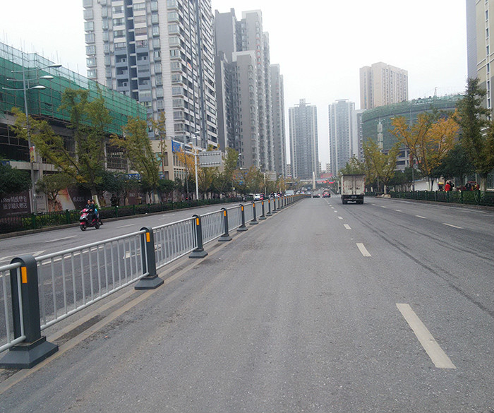 道路中心隔离护栏