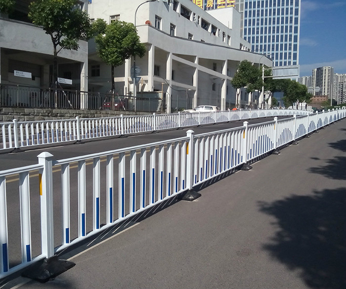 道路中心隔离护栏