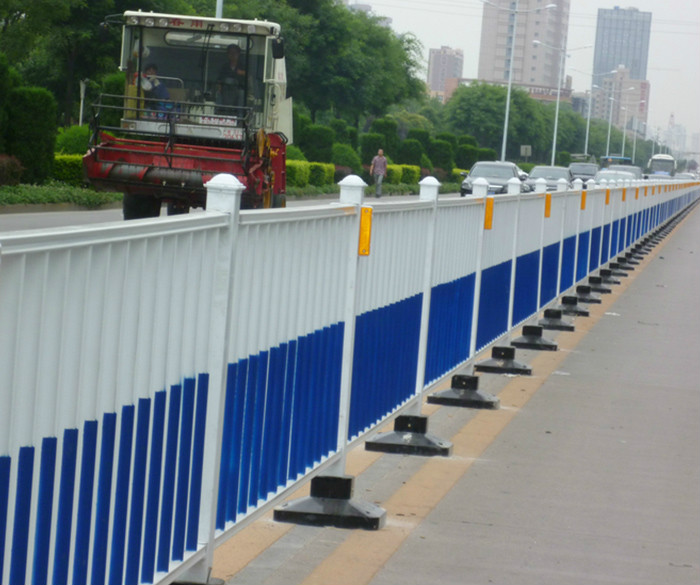 道路中心隔离护栏