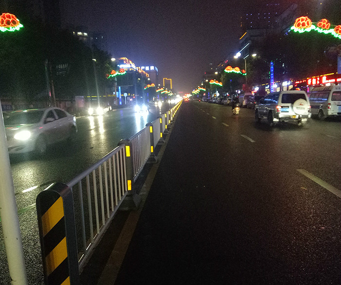 道路中心隔离护栏