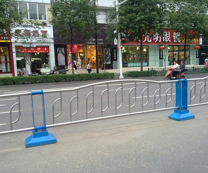 道路中心隔离护栏
