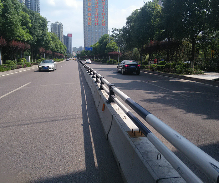 水泥隔离防撞护栏