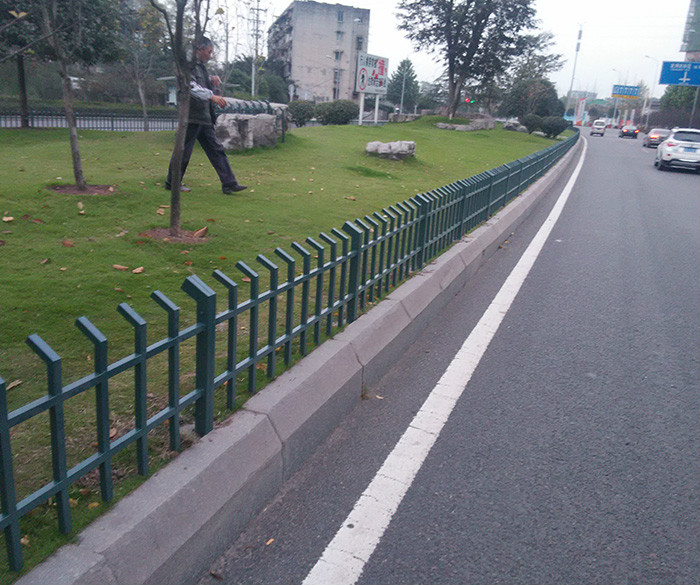 草坪护栏
