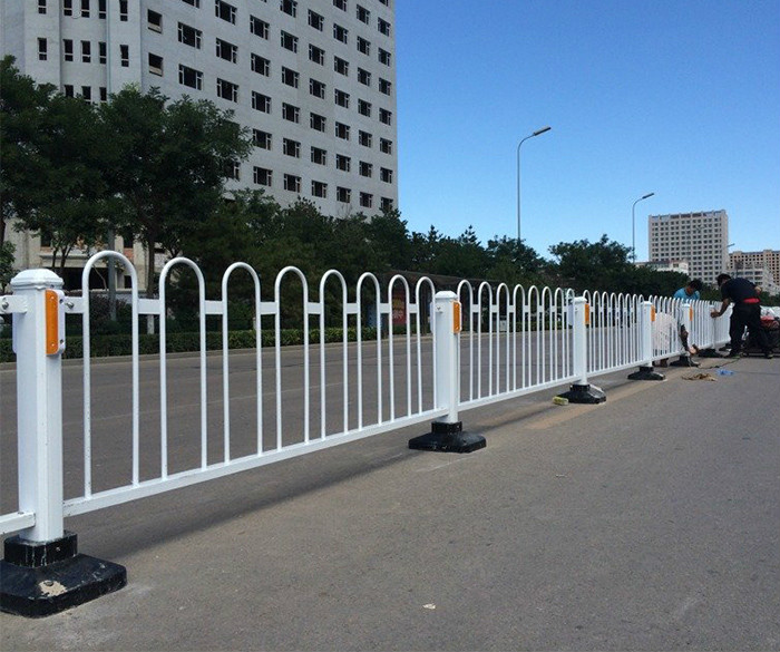 道路中心隔离护栏
