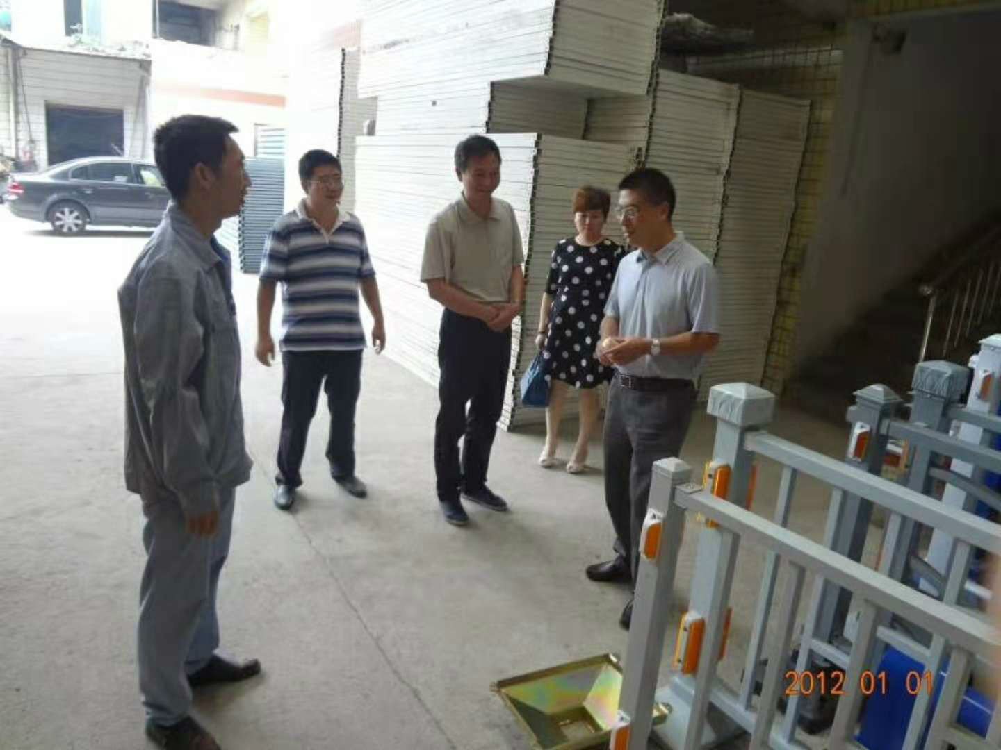 渝中区区长视察正道护栏
