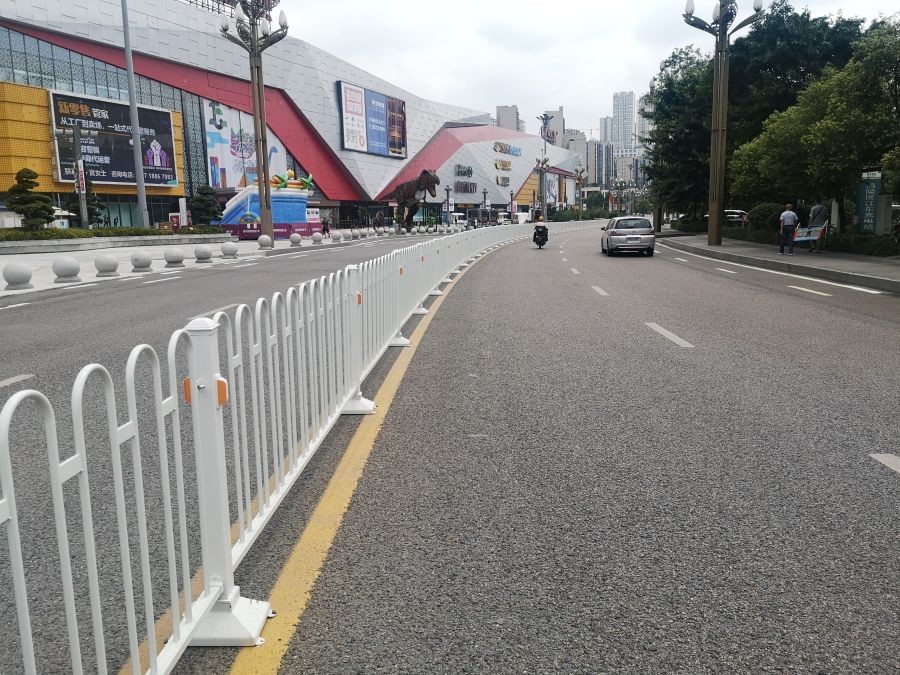 四川广安市、重庆涪陵区-同款中心隔离栏