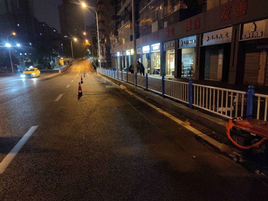 渝中区-上清寺新款人行道护栏